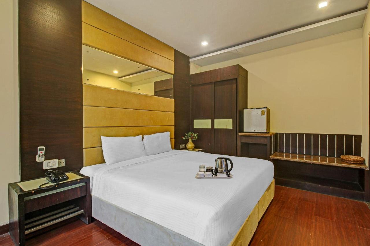 Oyo Townhouse 707 Grand Krishna Otel Haydarabad Dış mekan fotoğraf